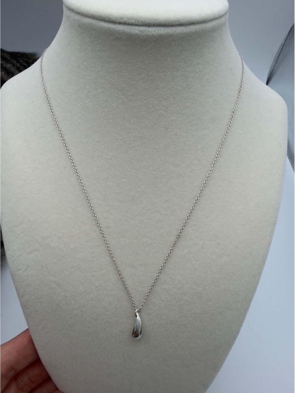 Authentic Tiffany & Co. Elsa Peretti 925 Silver Teardrop Pendant Necklace 17.5"